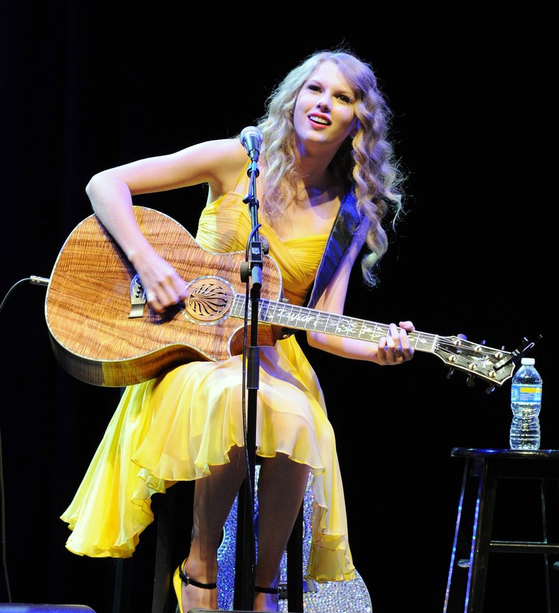 Taylor Swift at Country Music Hall of Fame & Museum's "All For The Hall" — photo 126