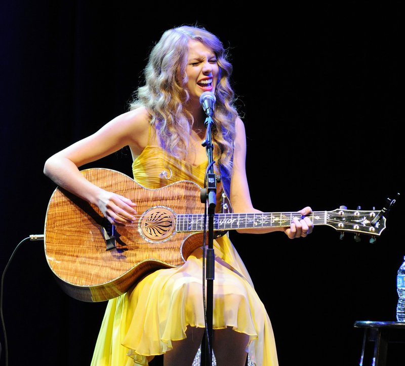 Taylor Swift at Country Music Hall of Fame & Museum's "All For The Hall" — photo 127