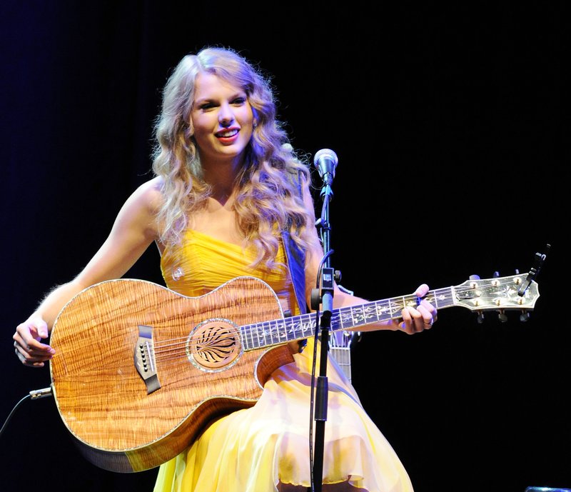 Taylor Swift at Country Music Hall of Fame & Museum's "All For The Hall" — photo 128