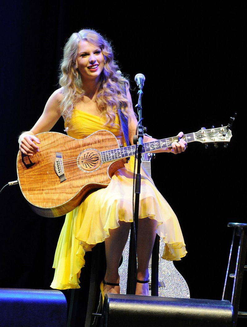 Taylor Swift at Country Music Hall of Fame & Museum's "All For The Hall" — photo 129