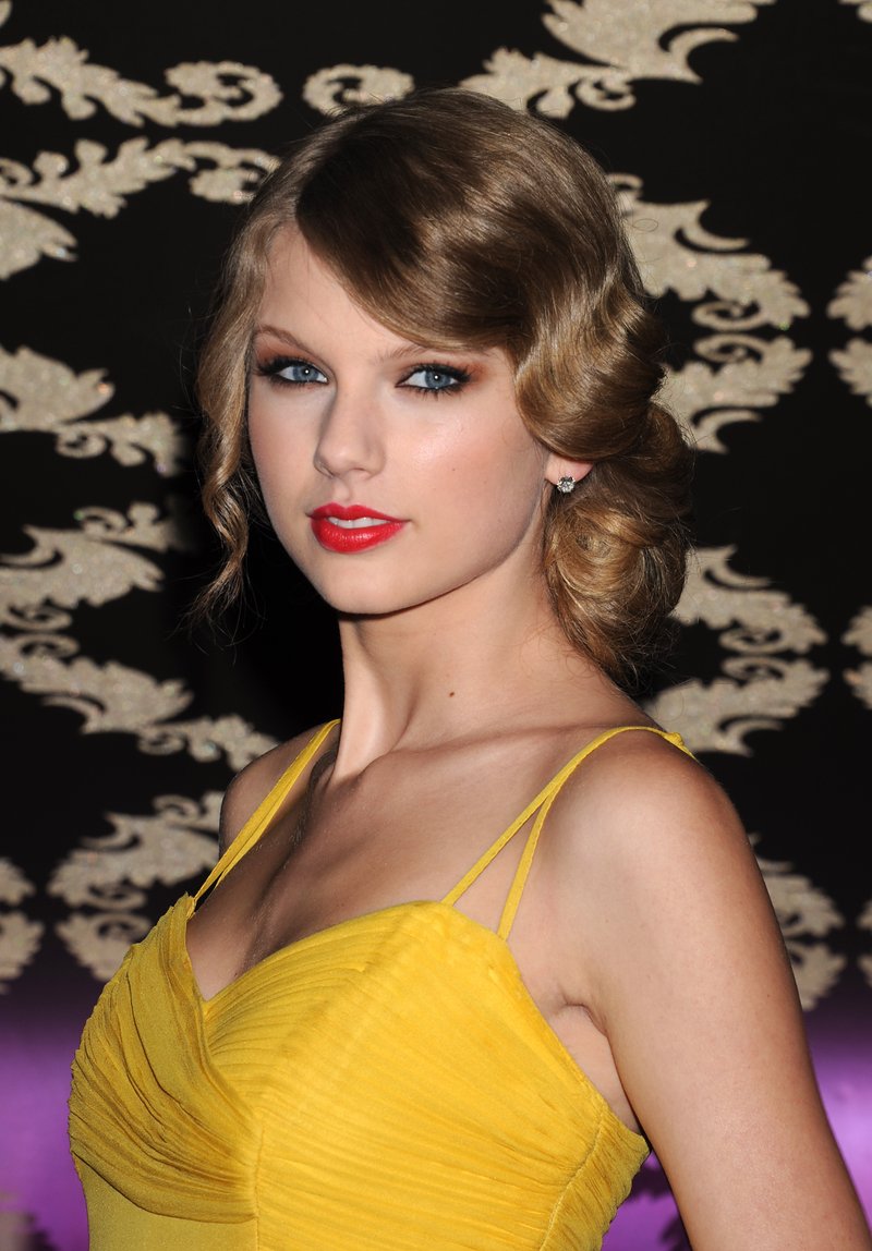 Taylor Swift at Country Music Hall of Fame & Museum's "All For The Hall" — photo 143