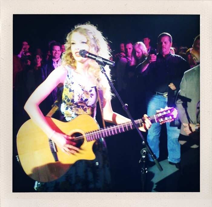 Taylor Swift at 2010 Country Radio Seminar — photo 9