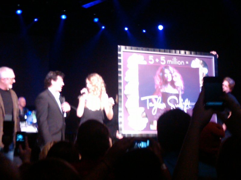 Taylor Swift at 2010 Country Radio Seminar — photo 11