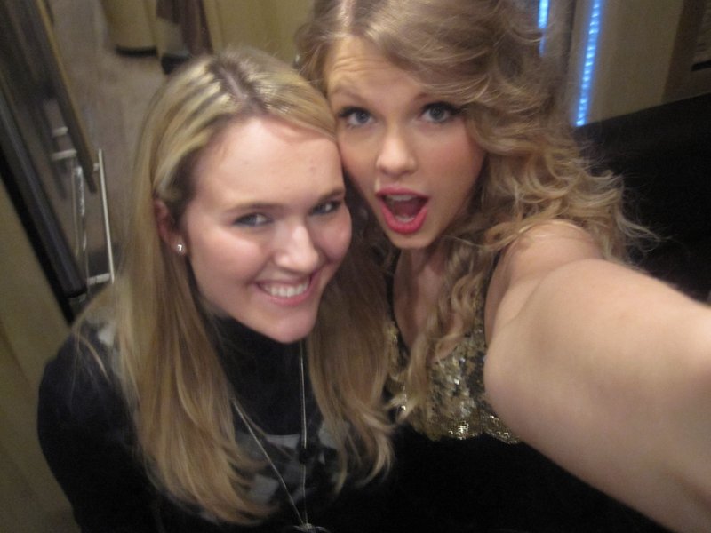 Taylor Swift at 2010 Country Radio Seminar — photo 12