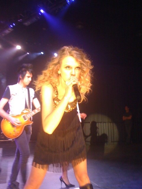 Taylor Swift at 2010 Country Radio Seminar — photo 13