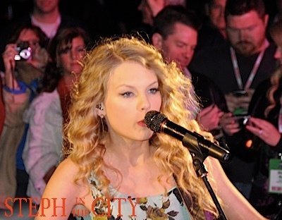 Taylor Swift at 2010 Country Radio Seminar — photo 16