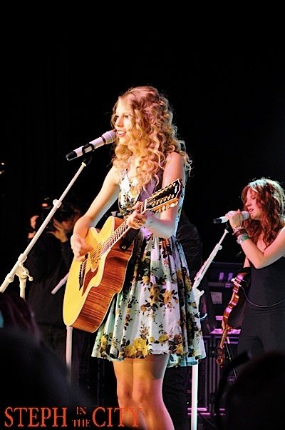 Taylor Swift at 2010 Country Radio Seminar — photo 18