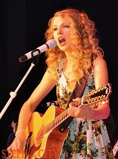 Taylor Swift at 2010 Country Radio Seminar — photo 20