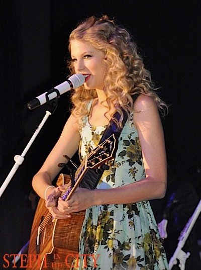 Taylor Swift at 2010 Country Radio Seminar — photo 24