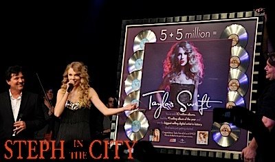 Taylor Swift at 2010 Country Radio Seminar — photo 29