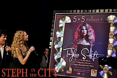 Taylor Swift at 2010 Country Radio Seminar — photo 30