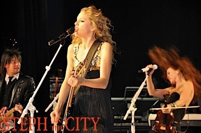 Taylor Swift at 2010 Country Radio Seminar — photo 33