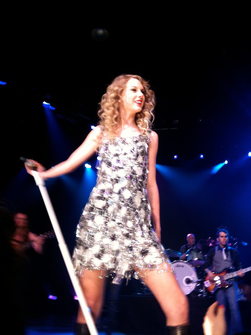 Taylor Swift at 2010 Country Radio Seminar — photo 64