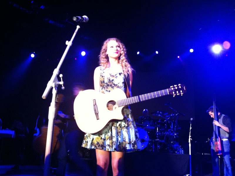 Taylor Swift at 2010 Country Radio Seminar — photo 67