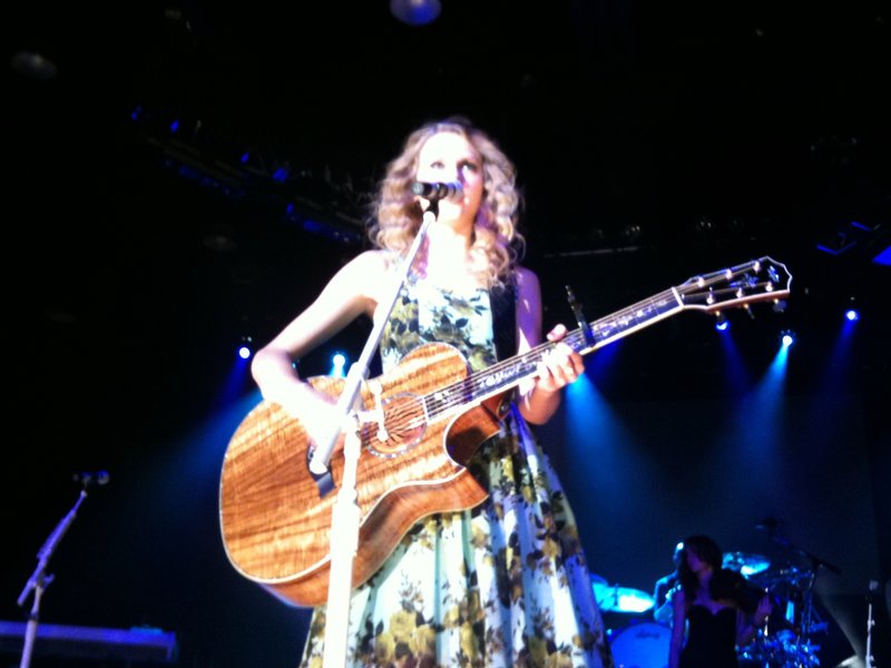 Taylor Swift at 2010 Country Radio Seminar — photo 73