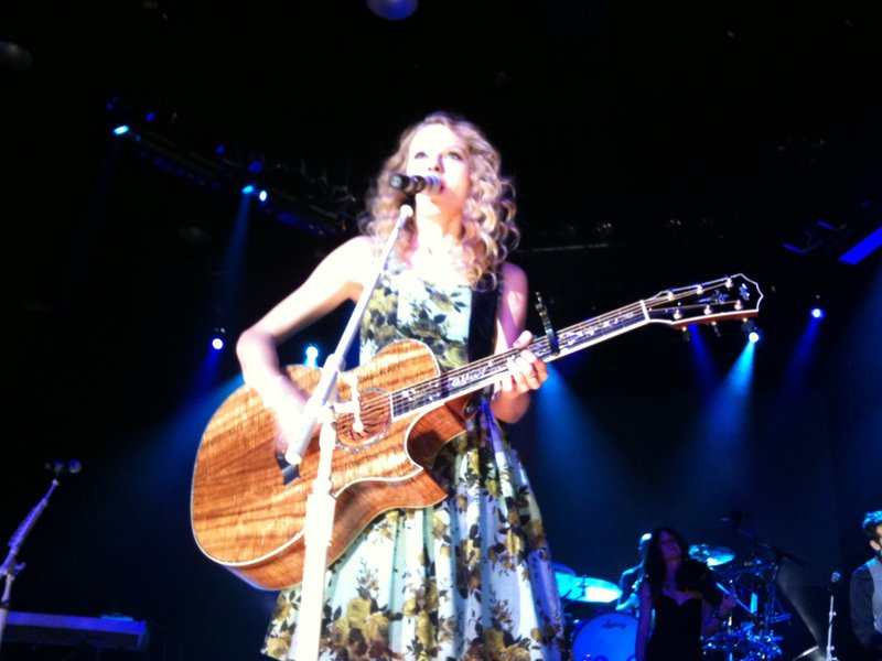 Taylor Swift at 2010 Country Radio Seminar — photo 74