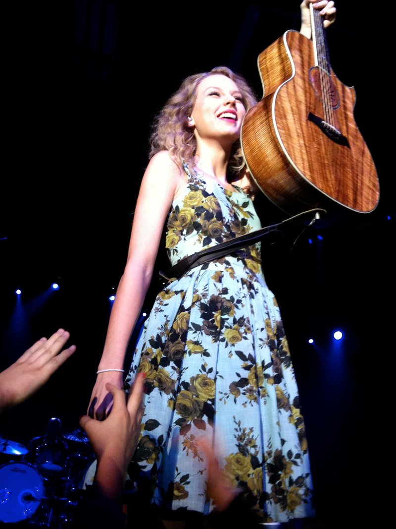 Taylor Swift at 2010 Country Radio Seminar — photo 77