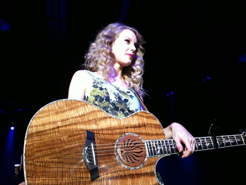Taylor Swift at 2010 Country Radio Seminar — photo 78