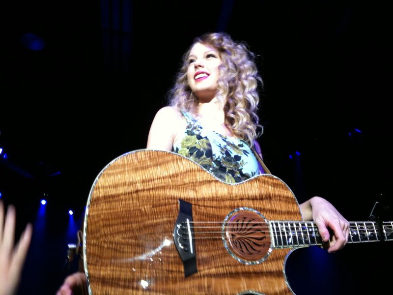 Taylor Swift at 2010 Country Radio Seminar — photo 79