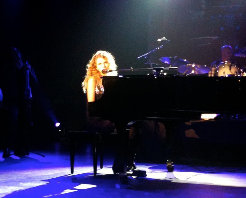 Taylor Swift at 2010 Country Radio Seminar — photo 80