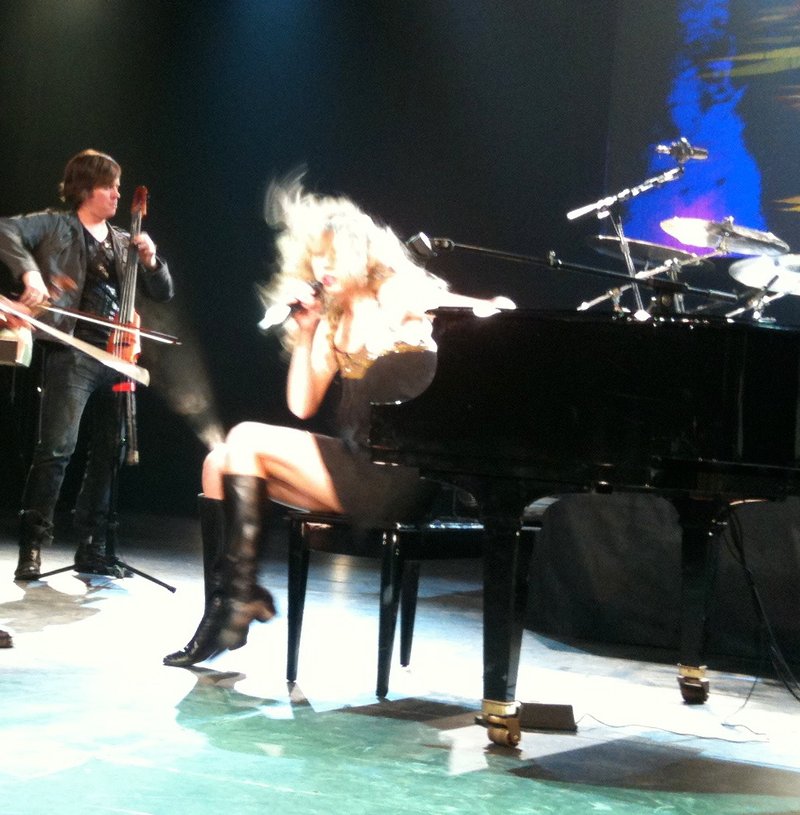 Taylor Swift at 2010 Country Radio Seminar — photo 82