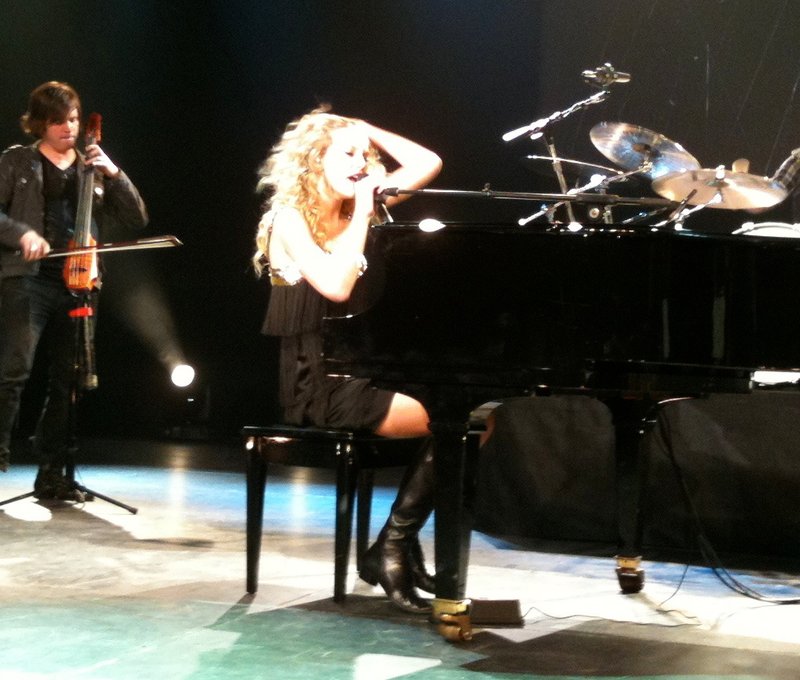 Taylor Swift at 2010 Country Radio Seminar — photo 83