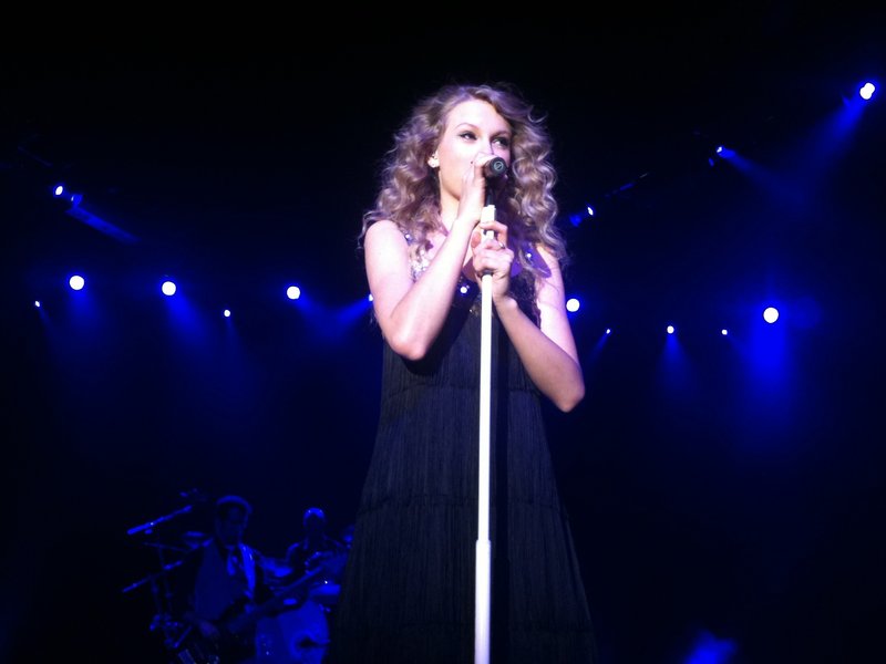 Taylor Swift at 2010 Country Radio Seminar — photo 86