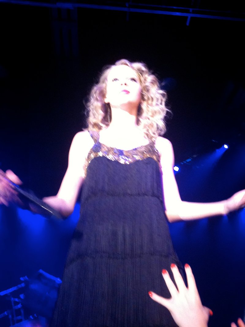 Taylor Swift at 2010 Country Radio Seminar — photo 96