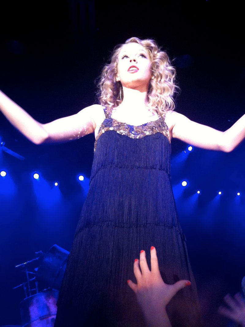 Taylor Swift at 2010 Country Radio Seminar — photo 97