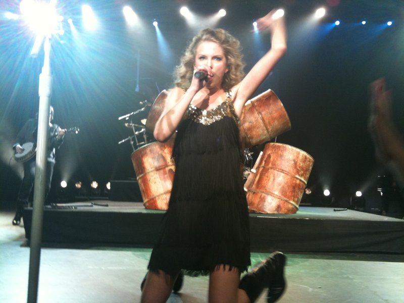 Taylor Swift at 2010 Country Radio Seminar — photo 98