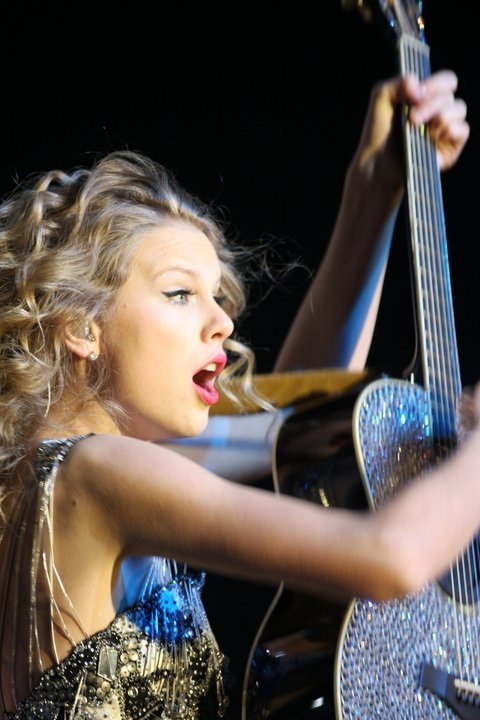 Taylor Swift at 2010 Country Radio Seminar — photo 100