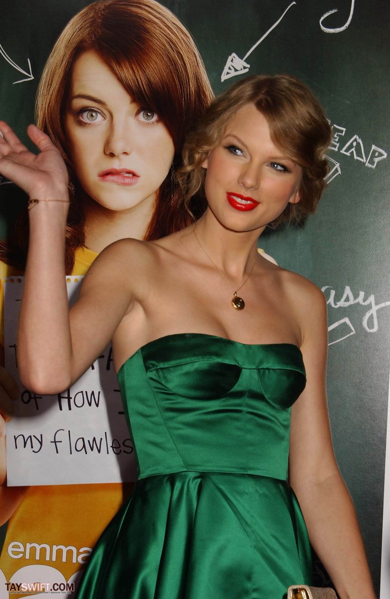 Taylor Swift at "Easy A" Los Angeles Premiere — photo 64