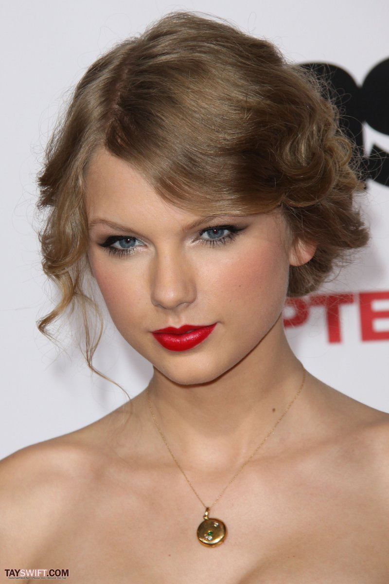 Taylor Swift at "Easy A" Los Angeles Premiere — photo 86