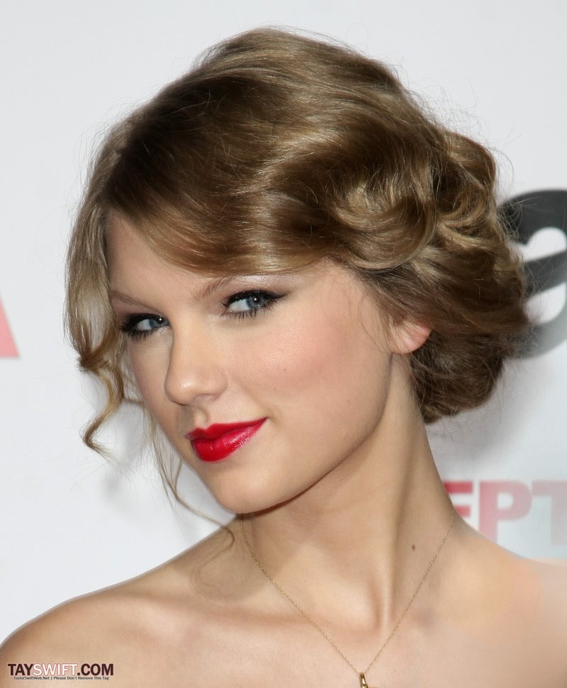 Taylor Swift at "Easy A" Los Angeles Premiere — photo 108