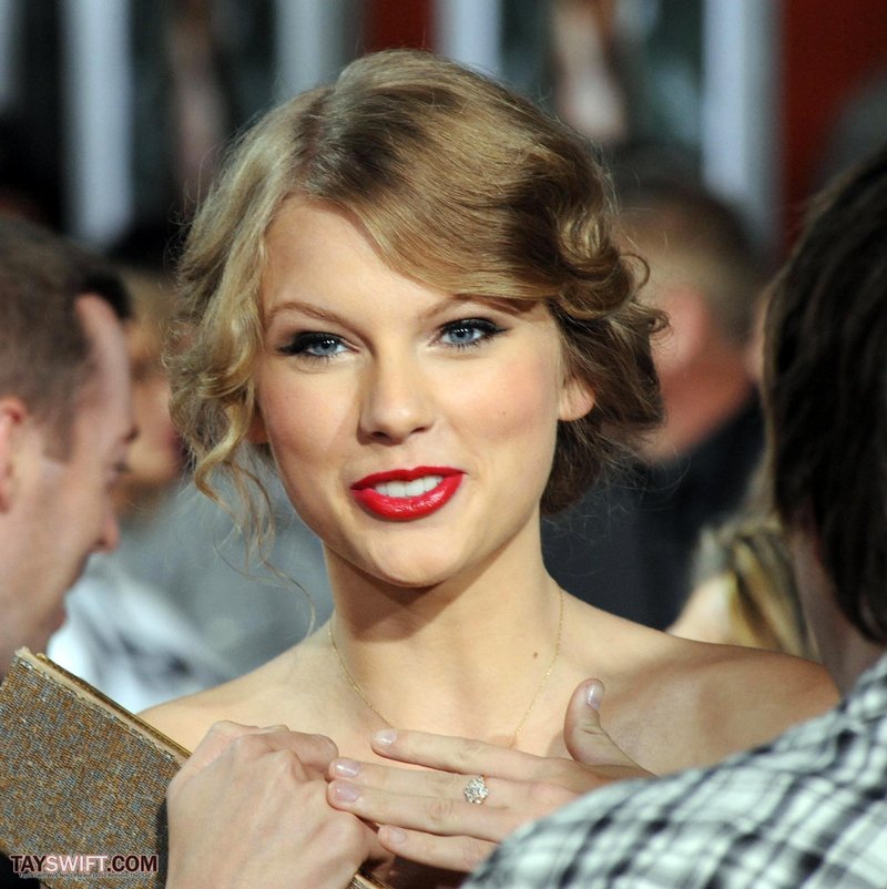 Taylor Swift at "Easy A" Los Angeles Premiere — photo 161