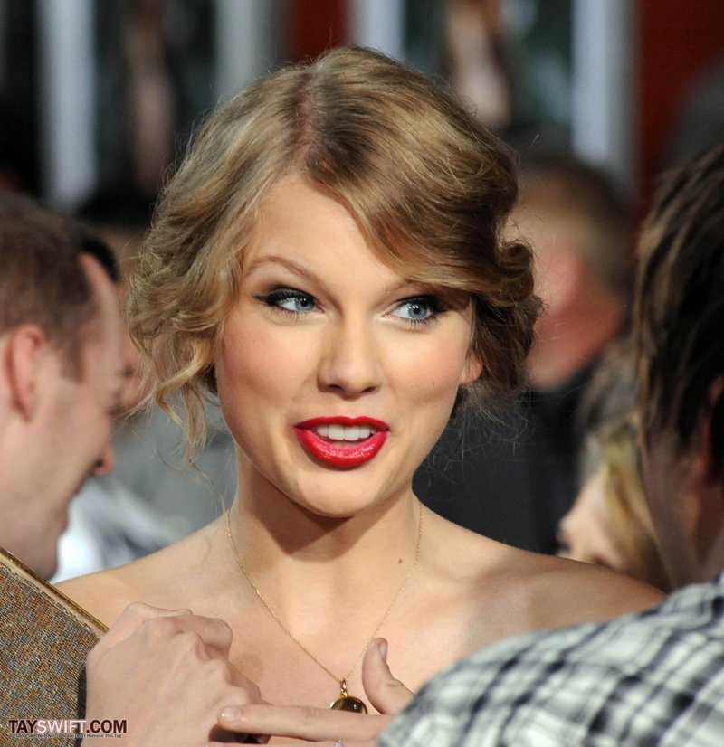 Taylor Swift at "Easy A" Los Angeles Premiere — photo 162