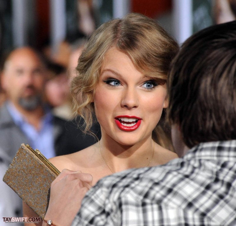 Taylor Swift at "Easy A" Los Angeles Premiere — photo 163