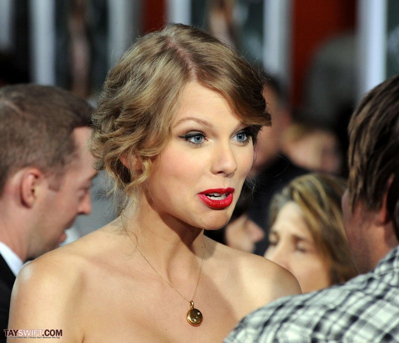 Taylor Swift at "Easy A" Los Angeles Premiere — photo 164