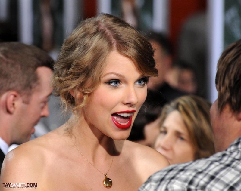 Taylor Swift at "Easy A" Los Angeles Premiere — photo 165