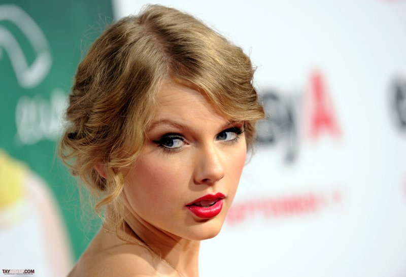 Taylor Swift at "Easy A" Los Angeles Premiere — photo 261