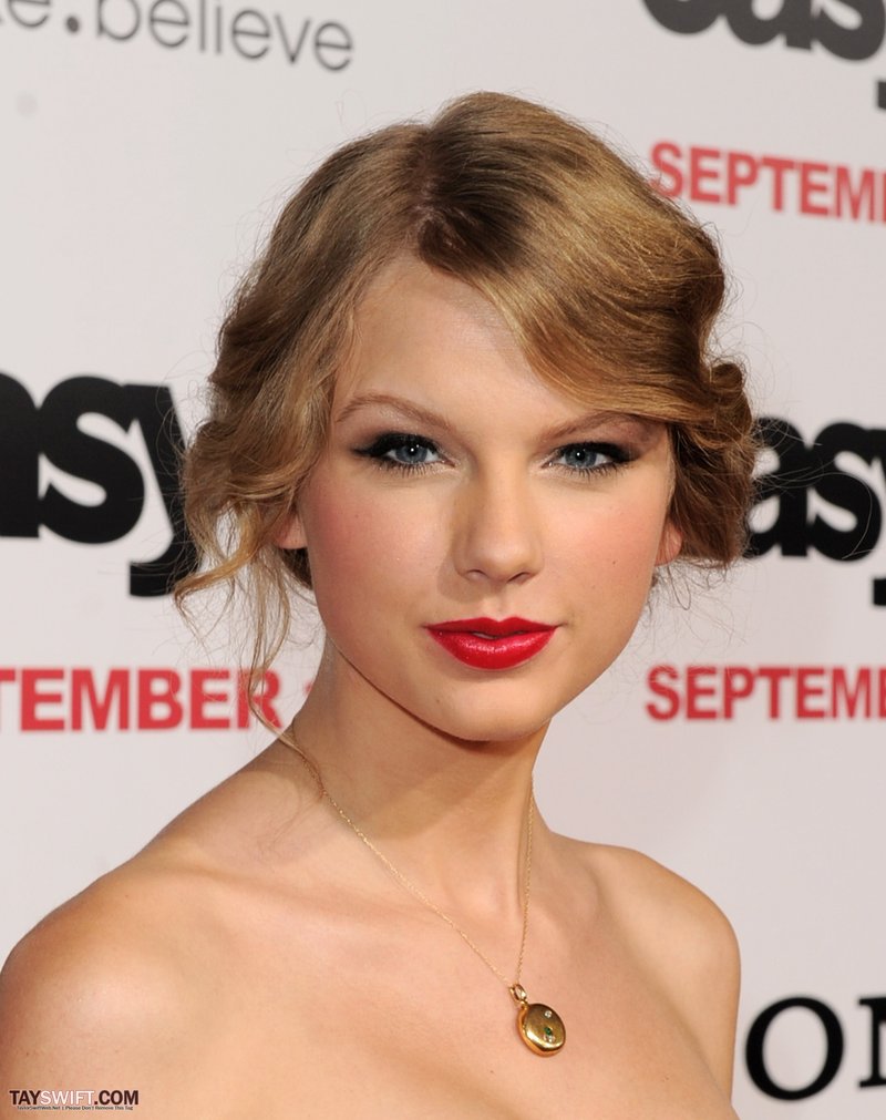 Taylor Swift at "Easy A" Los Angeles Premiere — photo 265