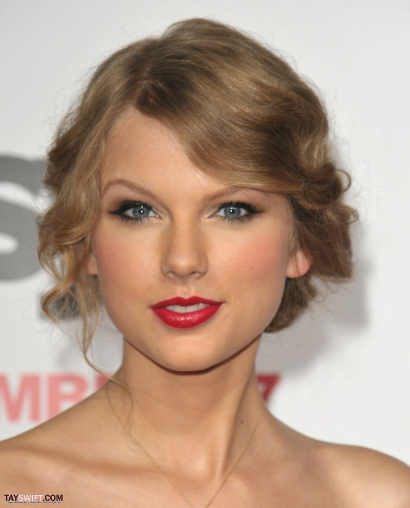 Taylor Swift at "Easy A" Los Angeles Premiere — photo 299