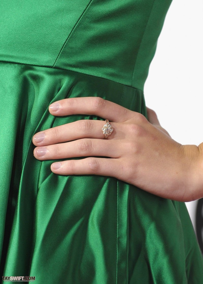 Taylor Swift at "Easy A" Los Angeles Premiere — photo 302