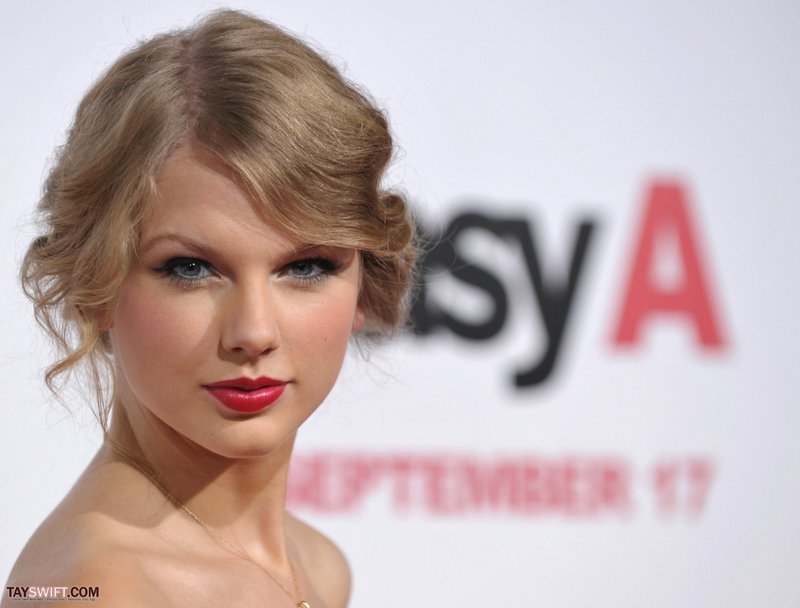 Taylor Swift at "Easy A" Los Angeles Premiere — photo 317