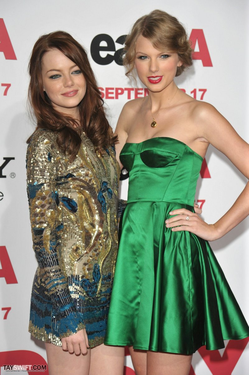 Taylor Swift at "Easy A" Los Angeles Premiere — photo 325