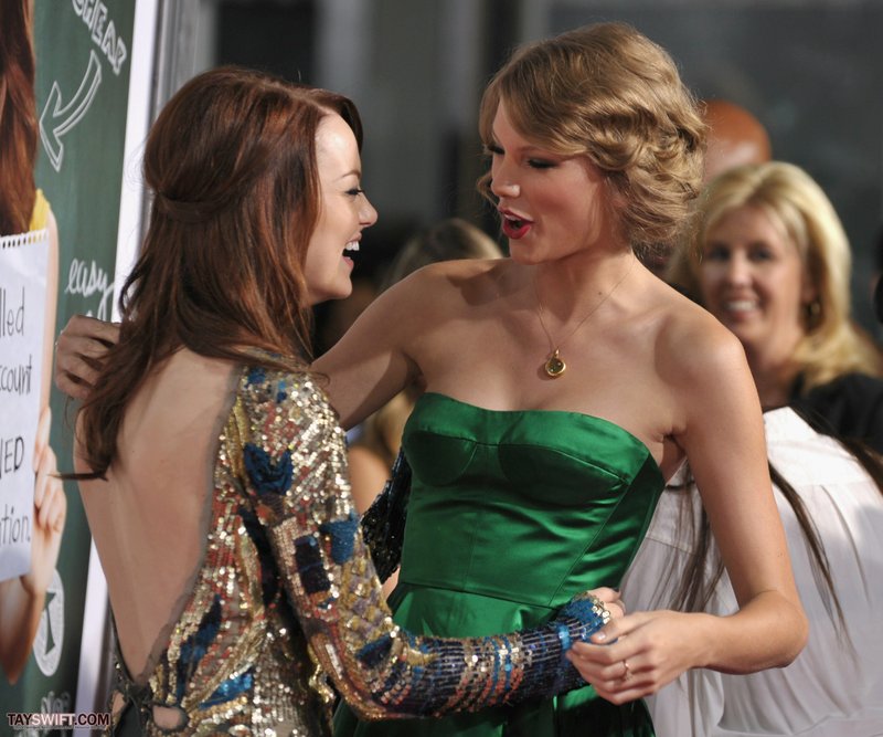 Taylor Swift at "Easy A" Los Angeles Premiere — photo 349