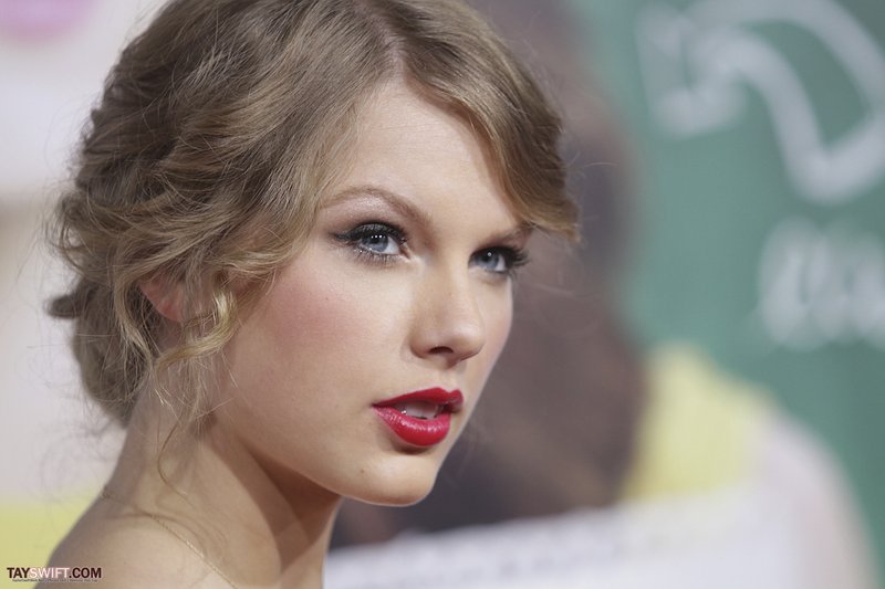 Taylor Swift at "Easy A" Los Angeles Premiere — photo 449