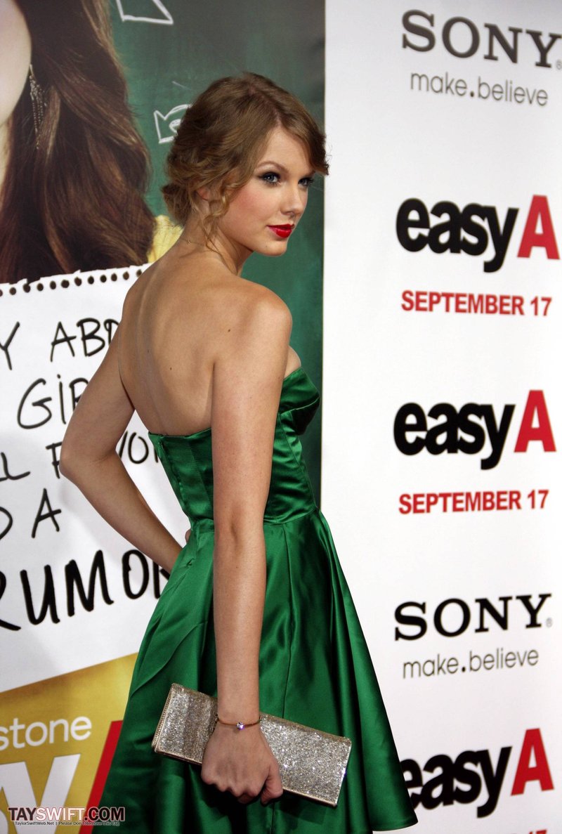 Taylor Swift at "Easy A" Los Angeles Premiere — photo 458