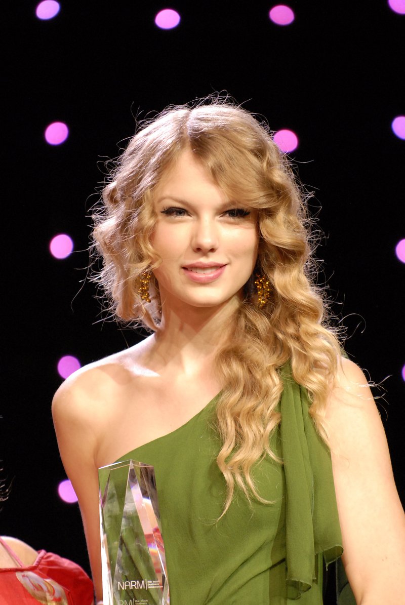 Taylor Swift at 2010 NARM Convention — photo 11