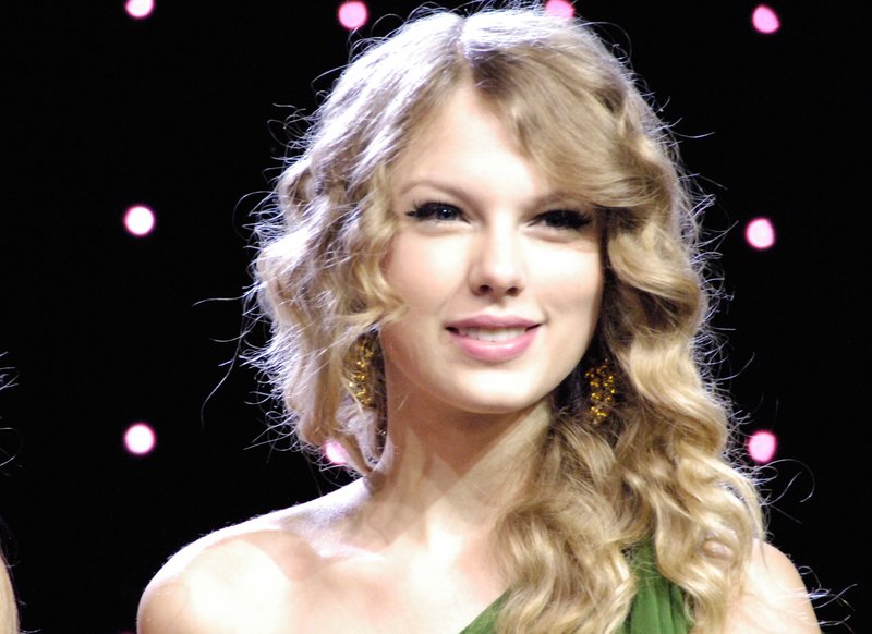 Taylor Swift at 2010 NARM Convention — photo 16